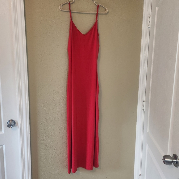 Absolutely love it red maxi dress with adjustable spaghetti straps. - Picture 5 of 6